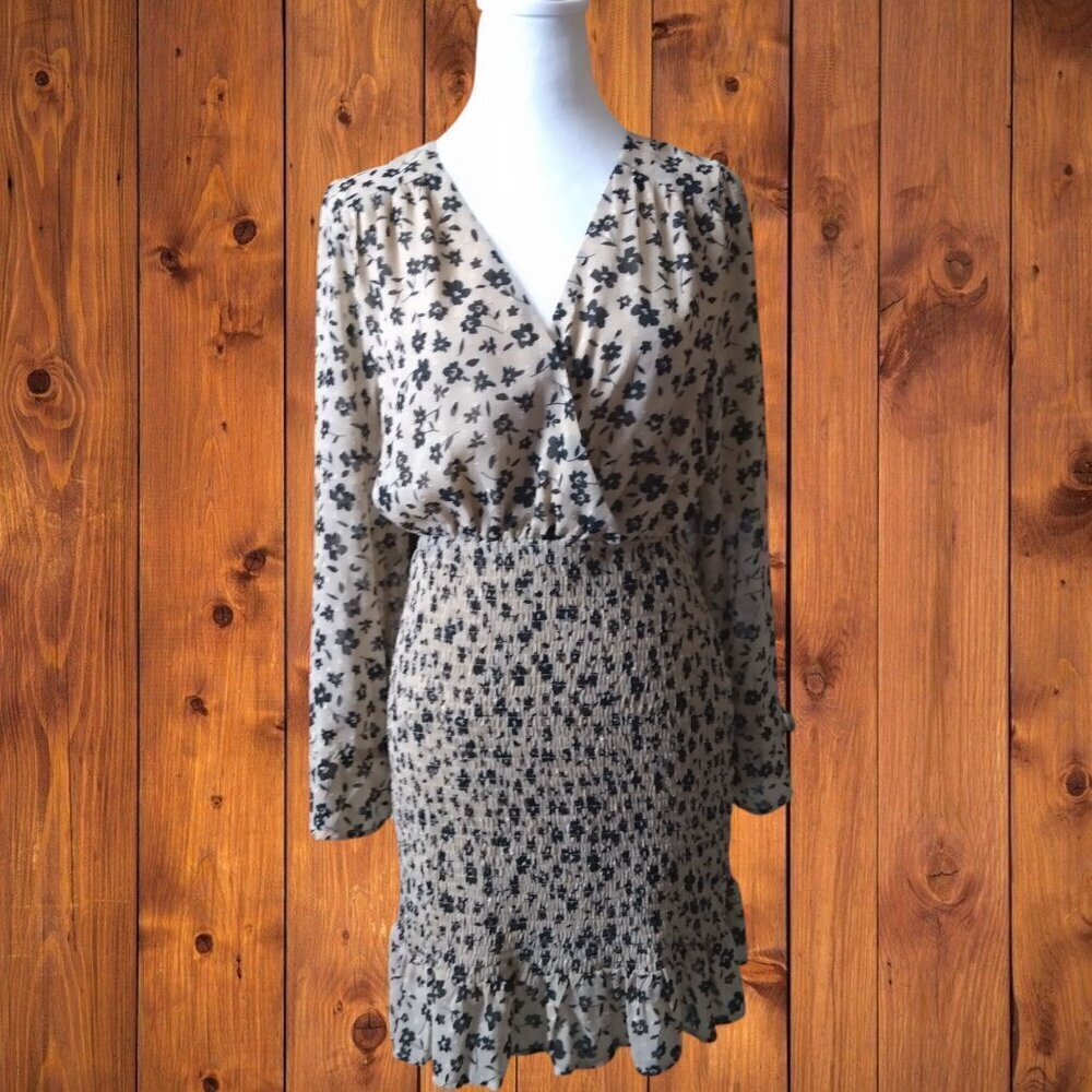 PROMESA SMOCKED FLORAL DRESS V-NECK RUFFLE OFFICE SIZE SMALL LONG SLEEVE